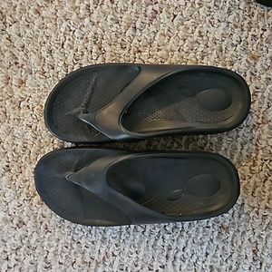 Curtsy molded flip flops